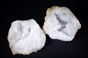 Quartz Geode from Morocco (No.340)