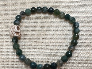 Agate - Moss Agate with Accent Magnesite Skull Bead - Elasticated 19cm Bracelet (SHMB2695)