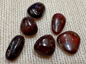 Garnet - Hessonite - Cinnamon Stone - Up to 5g Tumbled Stone (Selected)